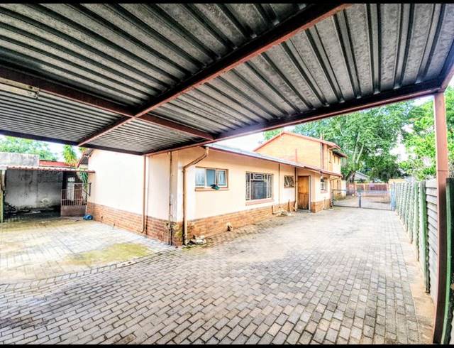 7 BEDROOM HOUSE FOR SALE IN RIETFONTEIN